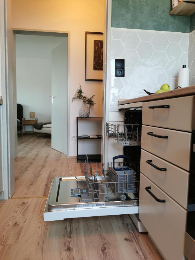 Up Wulkje21 Neu Renovierte Wohnung Mit Pkw Stellplatz Emden Zewnętrze zdjęcie